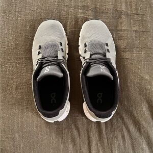 On Cloud Size 7.5. Kelp/Black/White